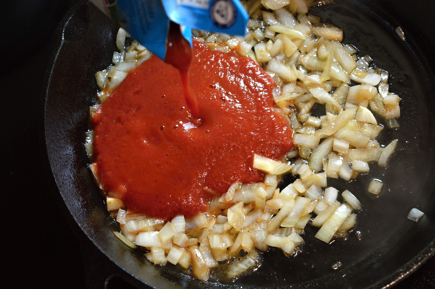 příprava rajčatové omáčky