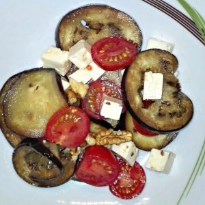 salát z grilovaného lilku a feta sýru, recept