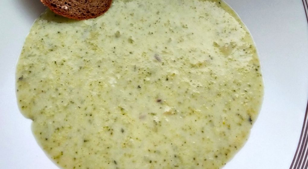 brokolicová polévka low carb