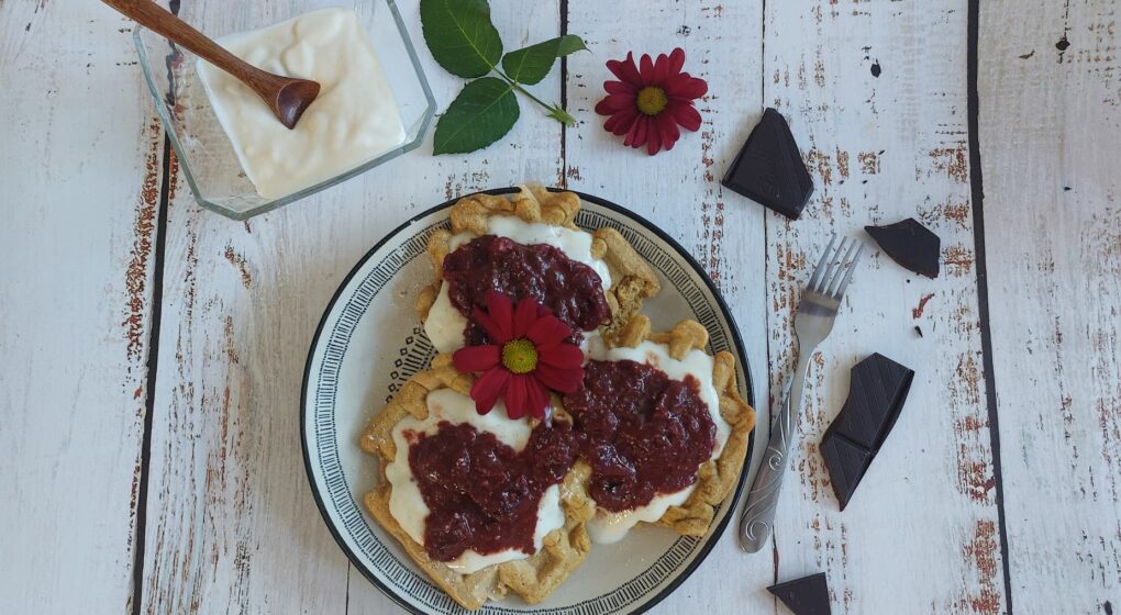 Vafle z lupinové mouky s brusinkami v hořké čokoládě